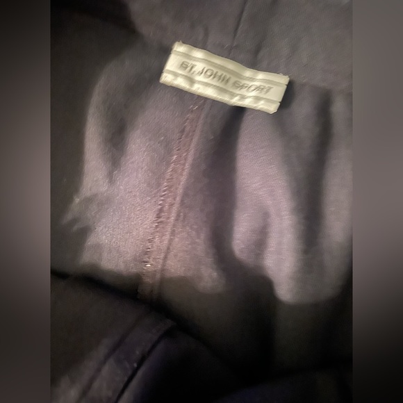 St. John Sport Black Pants size 12 preloved. - Picture 7 of 7